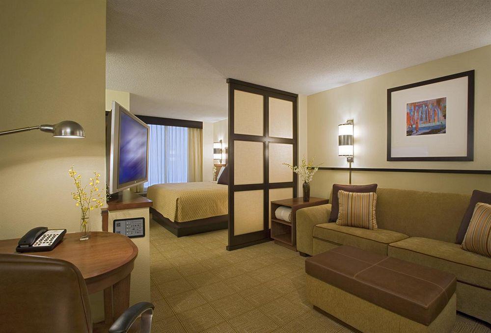 Hyatt Place Hotel 3*